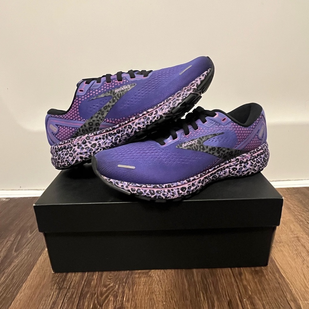 Brooks Ghost 14 Shoes Womens Size 9 Purple Leopard shoes.